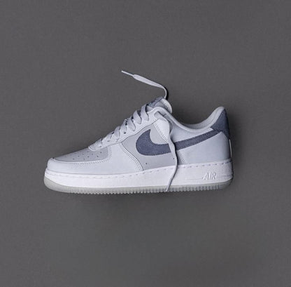 NIKKE AIRFORCE 1 LOW LIGHT CARBON PURE PLATINUM