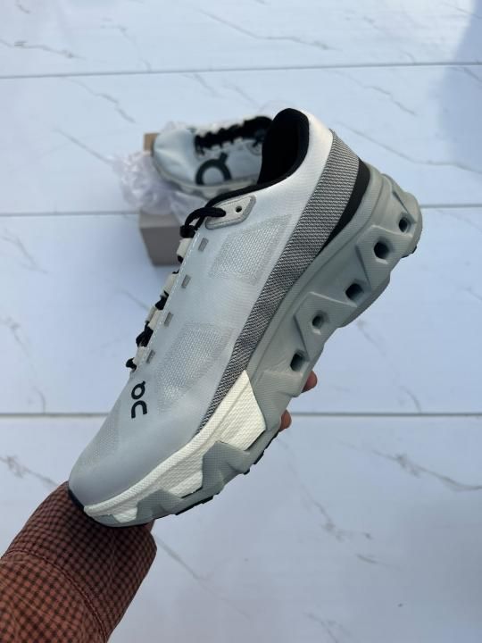 On Cloudmonster Hyper Glacier Ivory