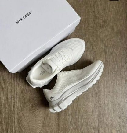 ALO YOGA RUNNER TRIPLE WHITE