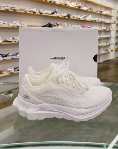 ALO YOGA RUNNER TRIPLE WHITE