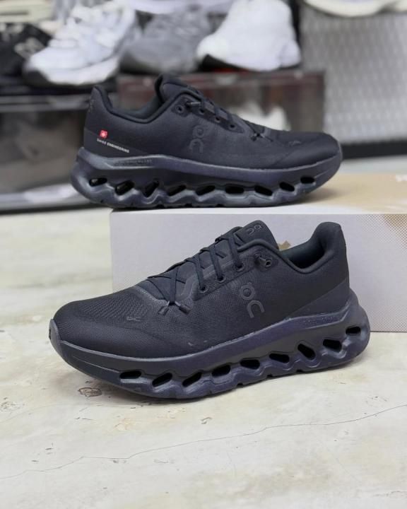 ON CLOUDTILT running ECLIPSE ALL BLACK