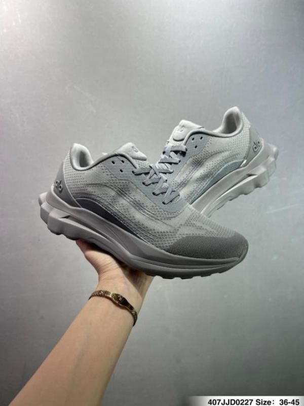 ALO YOGA RUNNER GREY