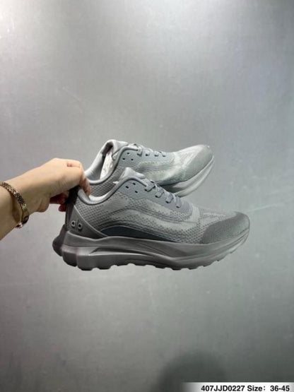 ALO YOGA RUNNER GREY