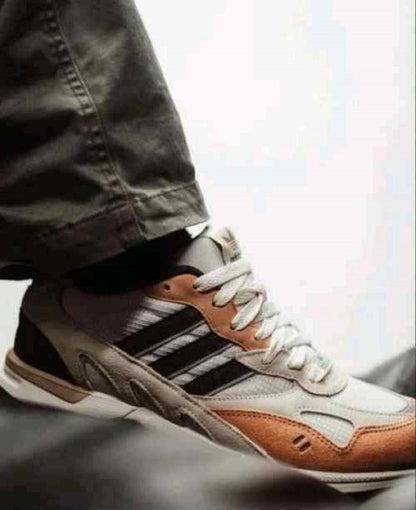 Adiddass Torsion Super Chalk White Carbon