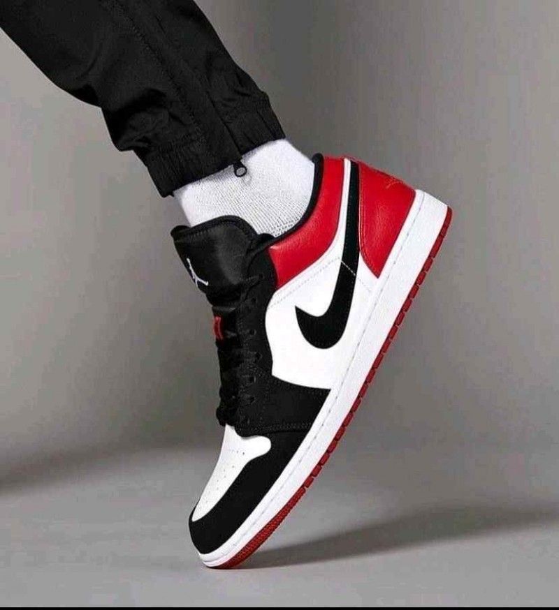 nikkee jordan retro 1 low BLACK TOE
