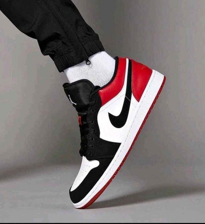 nikkee jordan retro 1 low BLACK TOE
