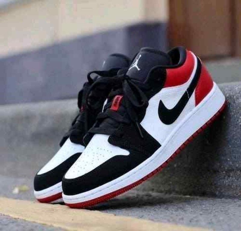 nikkee jordan retro 1 low BLACK TOE