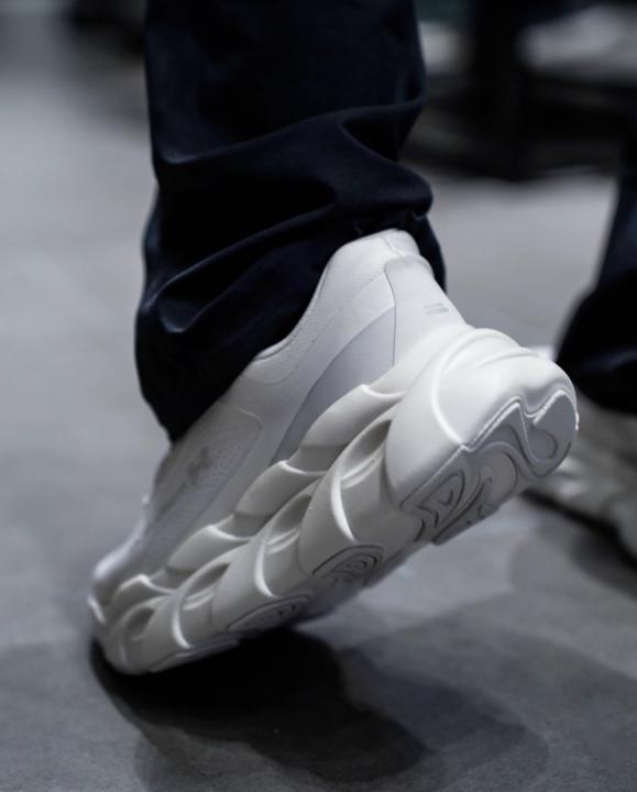 under armou.r Halo Racer Running white