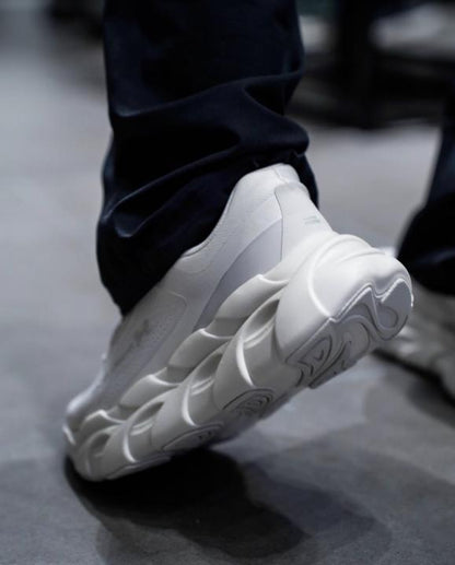under armou.r Halo Racer Running white