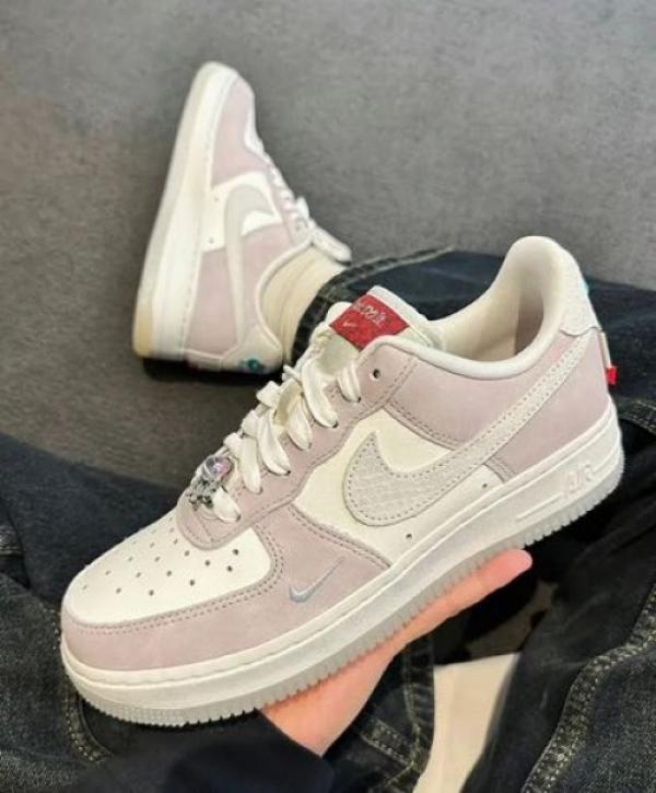 NIK_E AIRFORCE 1 LOW YEAR OG THE DRAGON WOMEN FIX