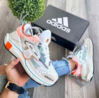 Adiddass Sikaige White