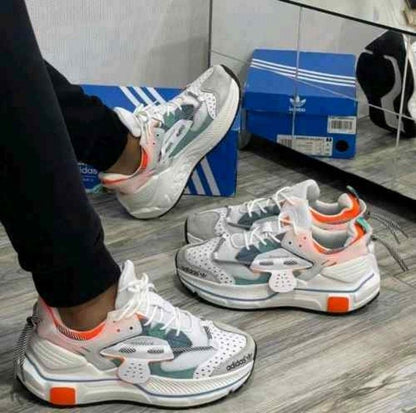 Adiddass Sikaige White