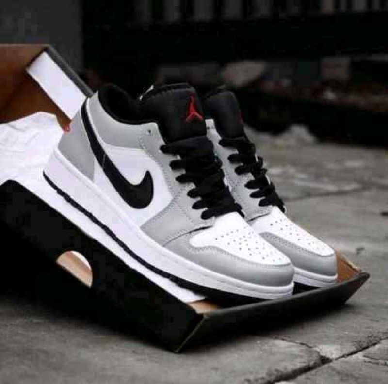 nikkee jordan retro 1 low LIGHT SMOKE GREY