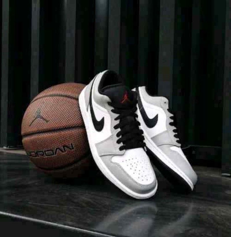 nikkee jordan retro 1 low LIGHT SMOKE GREY
