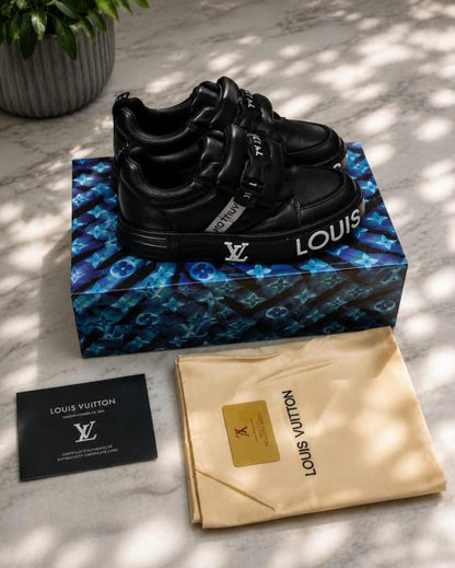 Louiis Vuiitton LV Logo Sneaker Black White 2026
