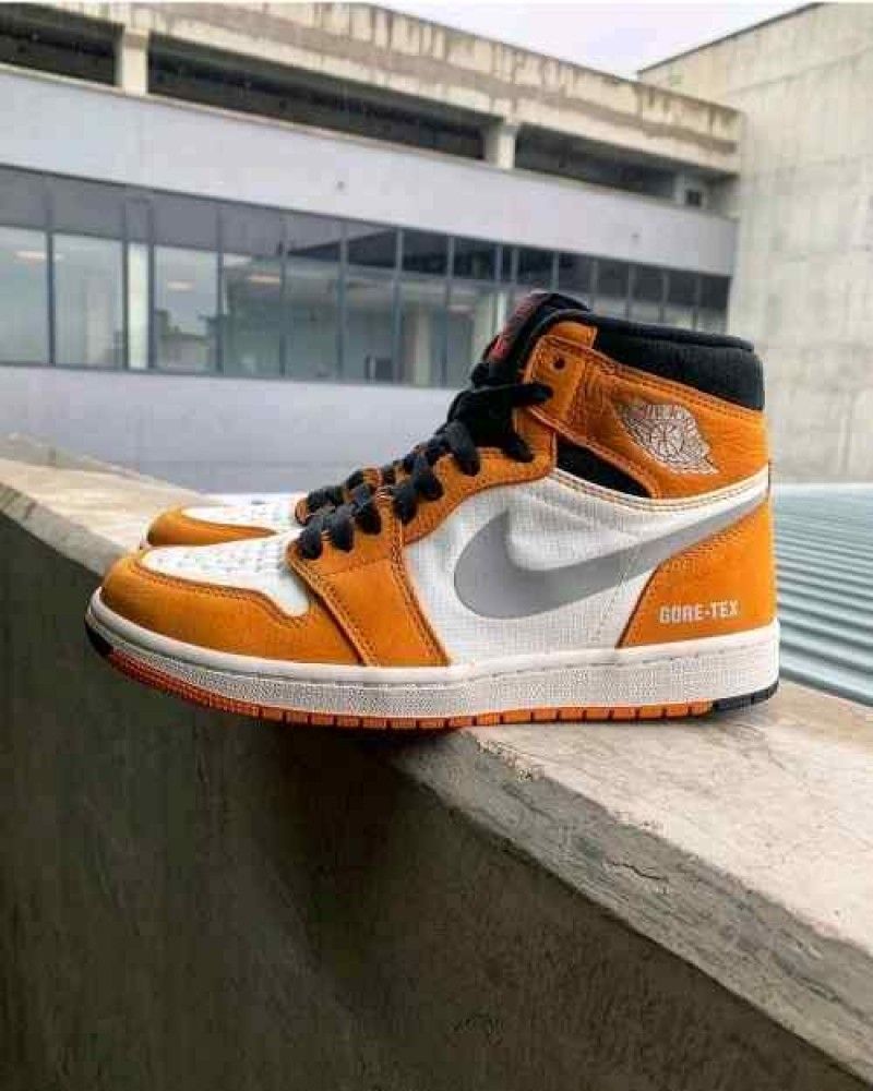 nikkee Jordan retro 1 High Element Goretex Light Curry