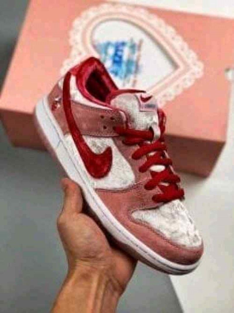 Nikkee SB Dunk Low Pro QS Strangelove With OG Box