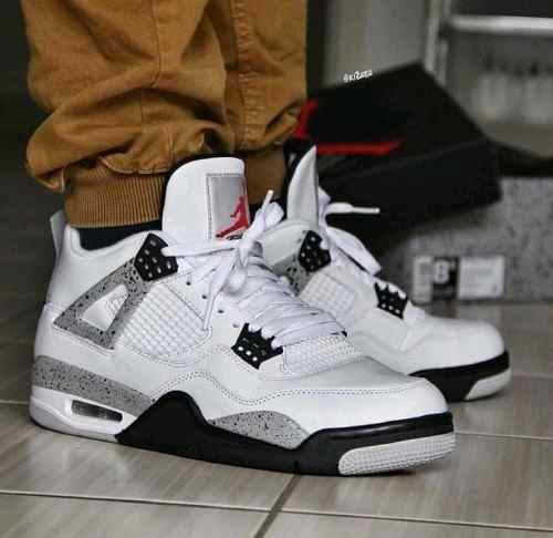 Jordan retro 4 WHITE CEMENT SEMI UA