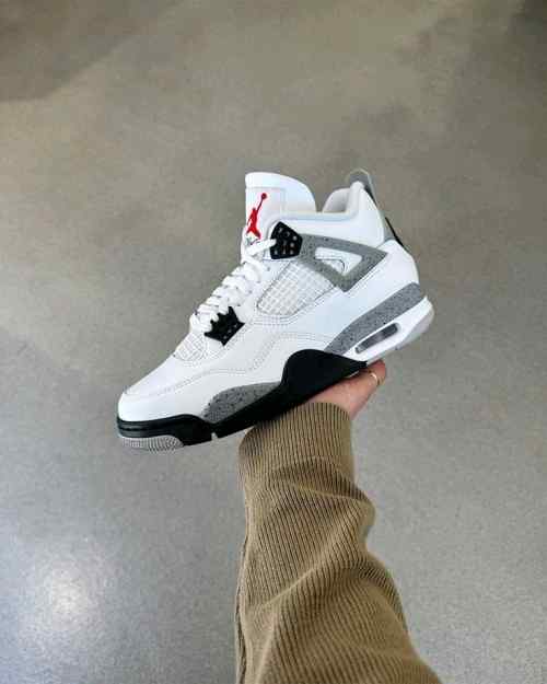 Jordan retro 4 WHITE CEMENT SEMI UA