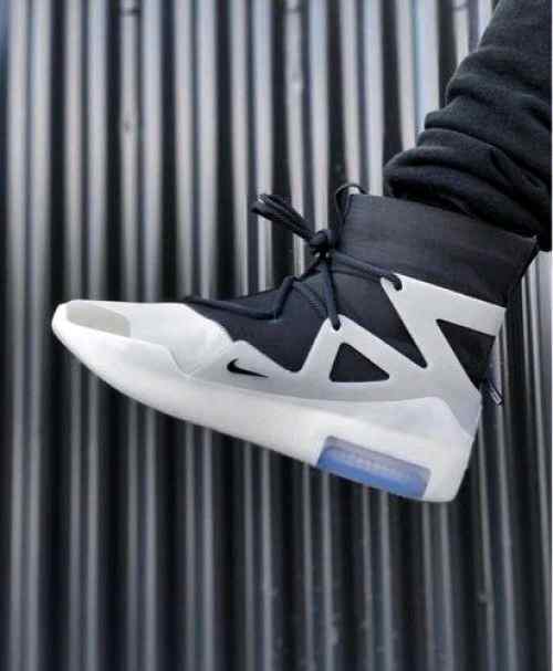 nikee fear of god STRING THE QUESTION