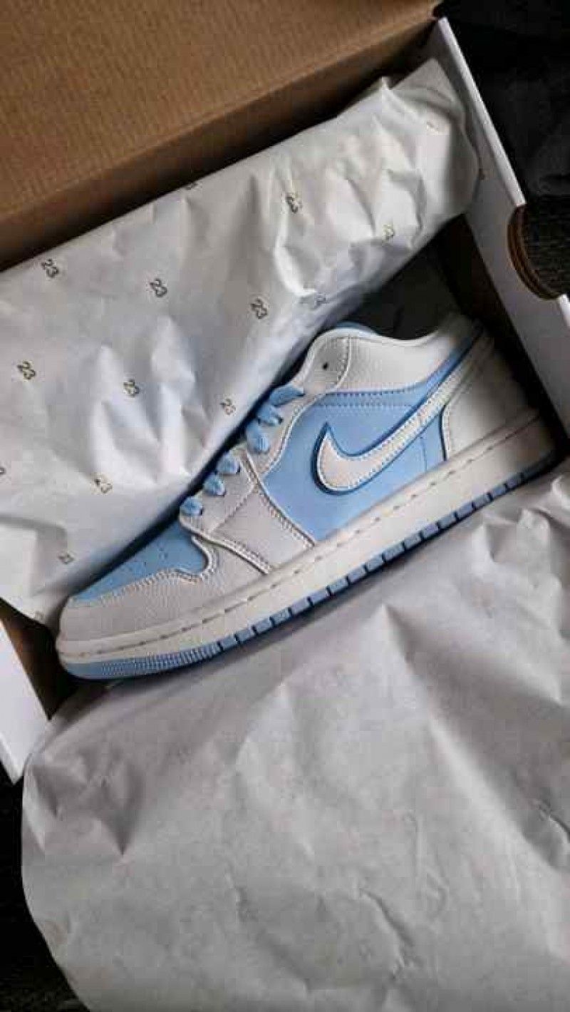 NIKKEE AIR JORDAN RETRO 1 LOW SE ICE BLUE