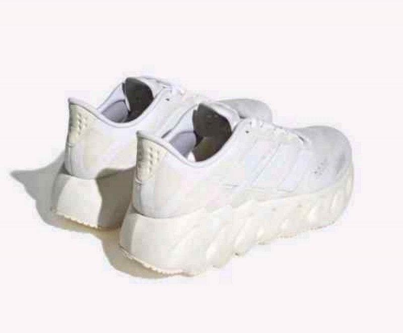 adiddass switch fwd WHITE