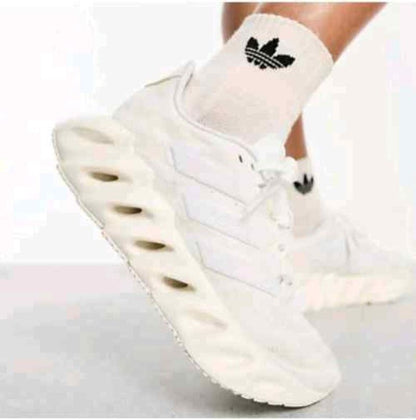 adiddass switch fwd WHITE