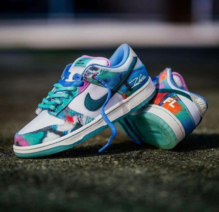 NIK.E SB DUNK LOW FUTURA LABORATORIES