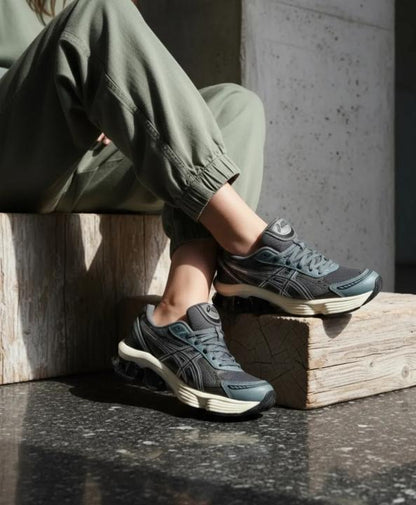 Asic.s Gel-Kinetic Fluent Grey