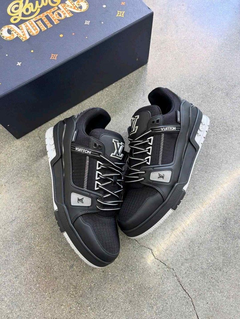 loiuss Vuitton LV Trainer Sneakers black grey