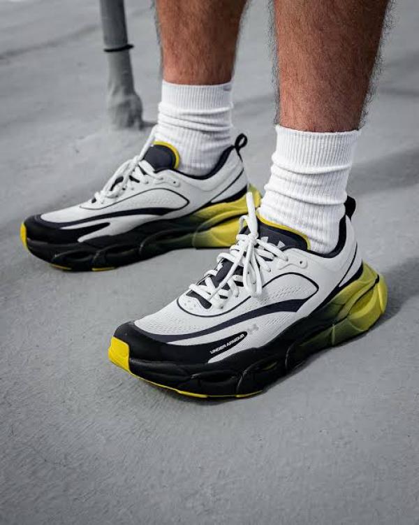 Under Armou.r UA Halo Racer running shoe