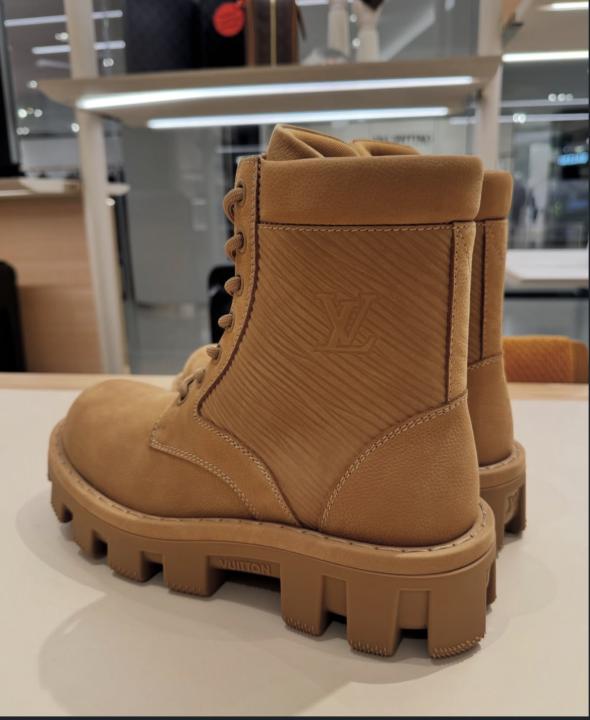 Loui.s vuitto.n LV Checker Ranger Boots Tan