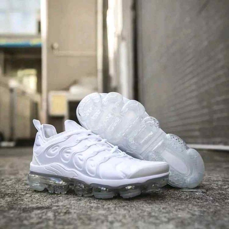 Nikkee Vapormax Plus triple White