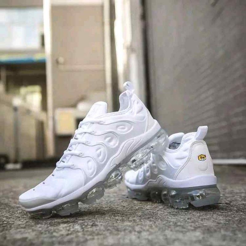Nikkee Vapormax Plus triple White