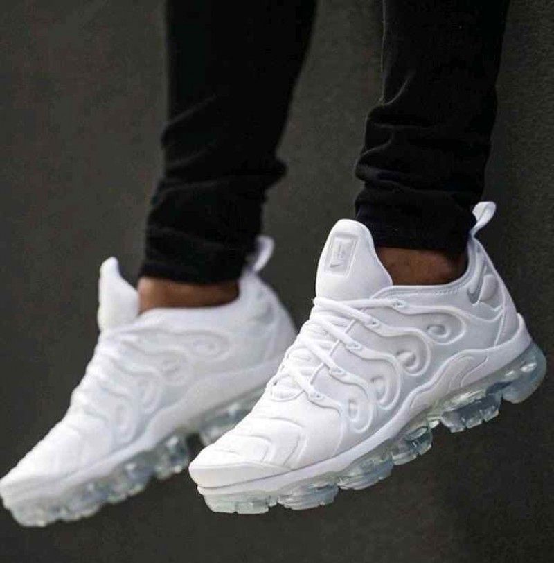 Nikkee Vapormax Plus triple White