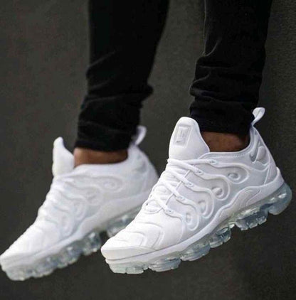 Nikkee Vapormax Plus triple White