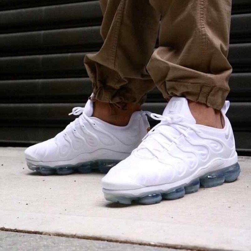 Nikkee Vapormax Plus triple White