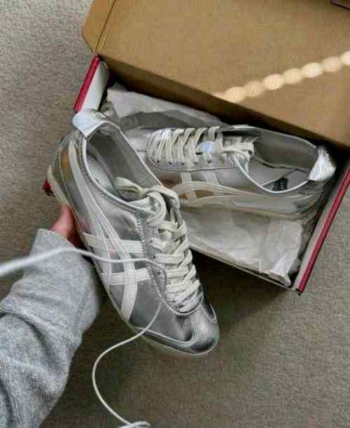 Onitsukkaa Tiger MEXICO 66 SILVER OFFf WHITE for her fix