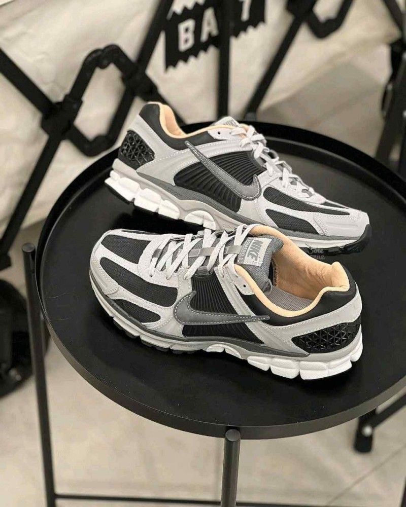 nikkee zoom vomero 5 dark smoke grey vachetta