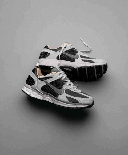 nikkee zoom vomero 5 dark smoke grey vachetta