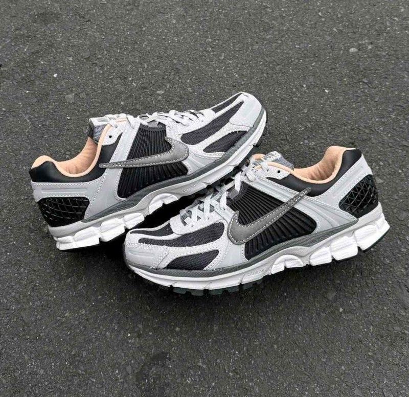 nikkee zoom vomero 5 dark smoke grey vachetta