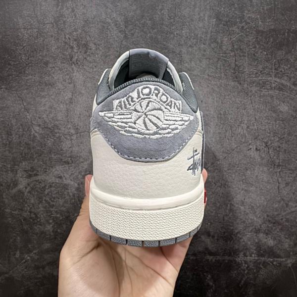 NIK.E AIR JORDAN 1 X TRAVIS SCOTT X SUPREME