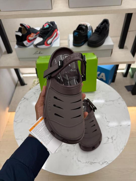 CROC S YUKOON BROWN CLOG