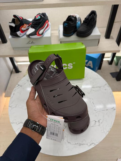 CROC S YUKOON BROWN CLOG