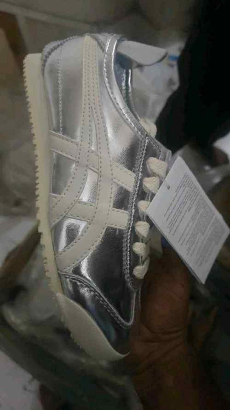 Onitsukkaa Tiger MEXICO 66 SILVER OFFf WHITE  for her fix