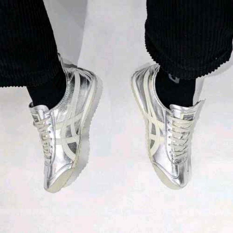 Onitsukkaa Tiger MEXICO 66 SILVER OFFf WHITE  for her fix