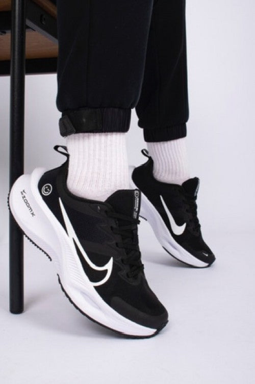 Nik.E zoom x smiley black white