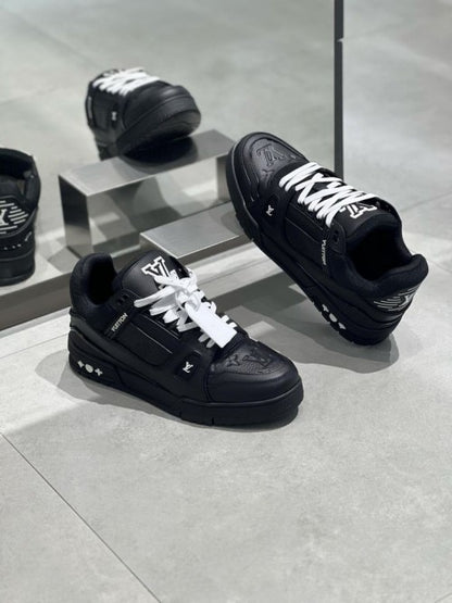 S vuitton trainer all black
