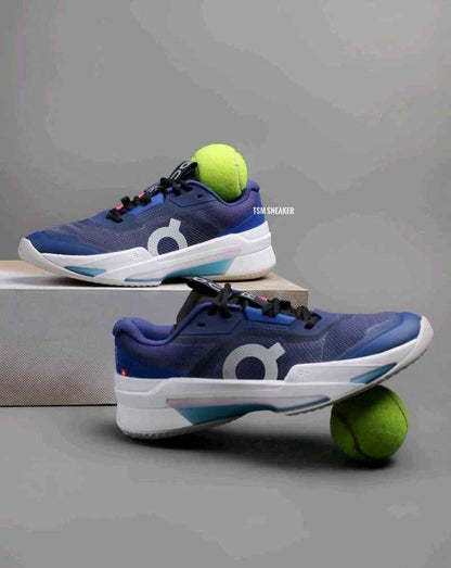 On cloud Running The Roger Pro Fire Clay Currant Horizon
