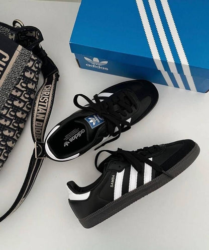 Adidaass samba black white